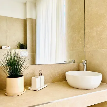 Nocleg ze śniadaniem Lucentum 4*