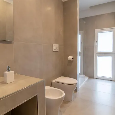 לינה וארוחת בוקר Lucentum 4*